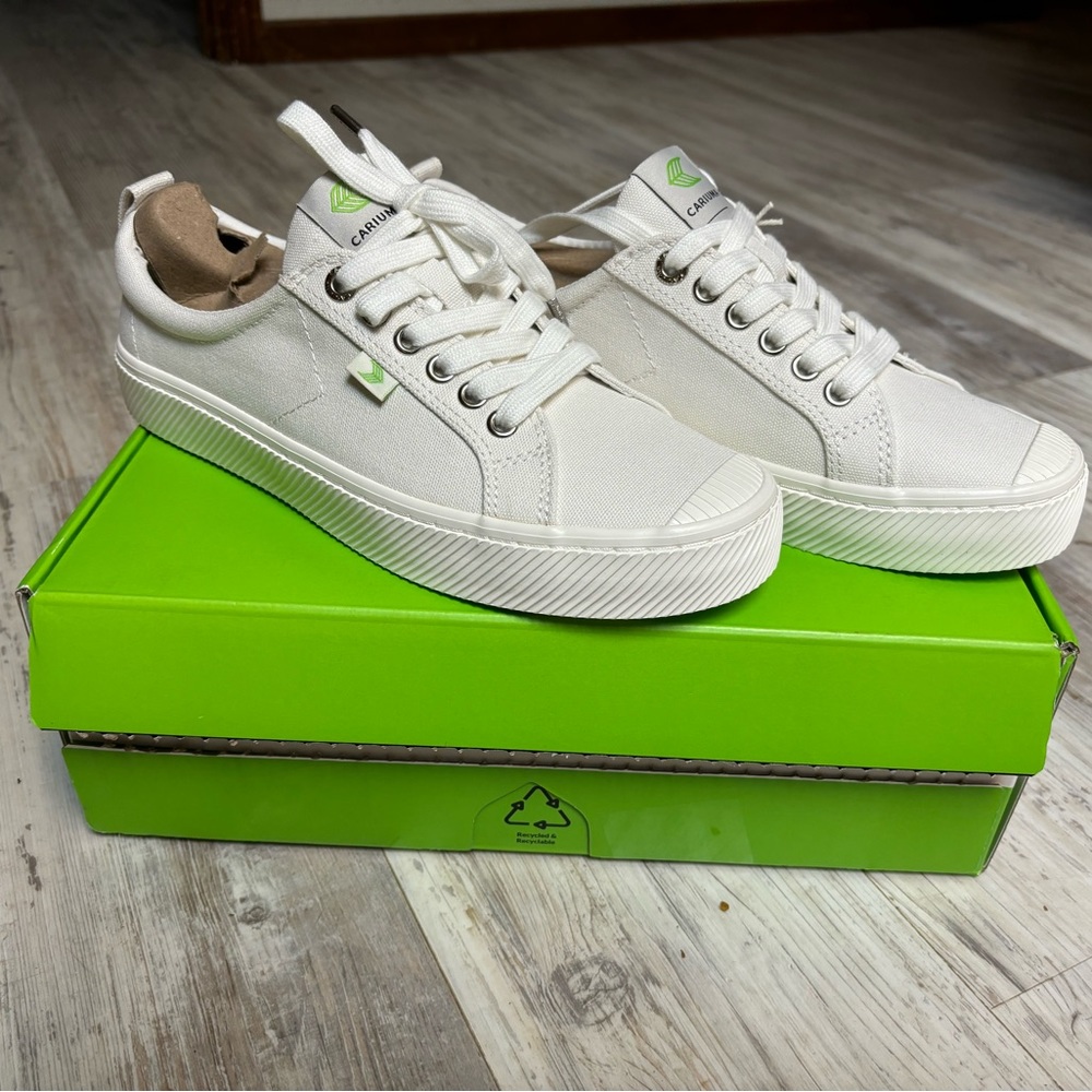CARIUMA OCA Low Sneakers Women’s 9.5 / Men’s 8 New w/Box